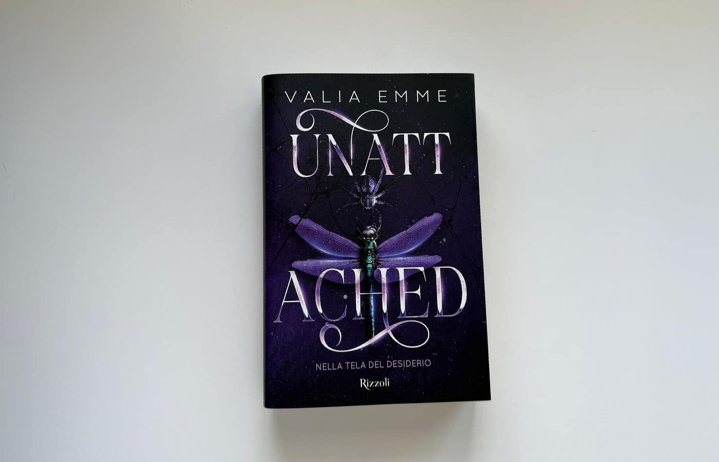 Unattached. Nella tela del desiderio – La recensione