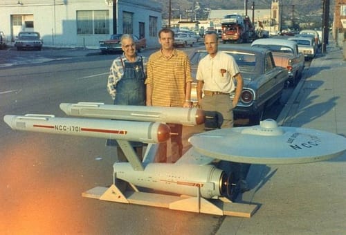 ECCO GLI UOMINI CHE HANNO COSTRUITO L’ENTERPRISE ORIGINALE DI STAR TREK