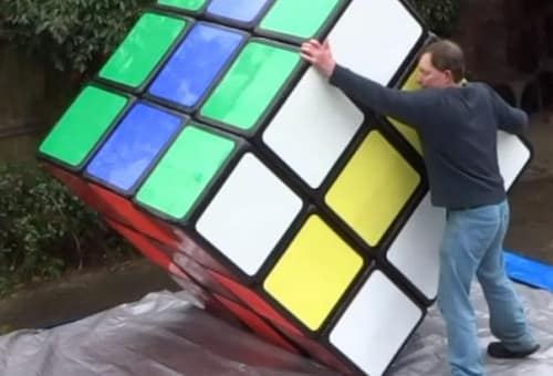 IL PIU’ GRANDE CUBO DI RUBIK AL MONDO