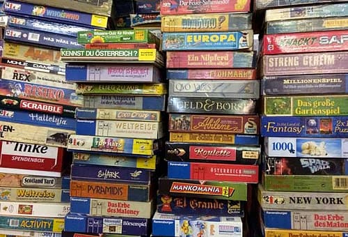 10 GIOCHI DA TAVOLO PER PASSARE DIVERTENTI SERATE – Prima parte