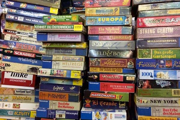 10 GIOCHI DA TAVOLO PER PASSARE DIVERTENTI SERATE – Prima parte